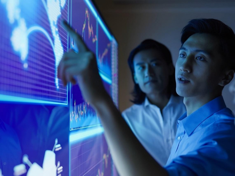 銀行家竟是卡奴！他覺醒靠財務分析，買台達電半年就獲利20％：看懂財報當人生勝利組，避免遇到渣男股