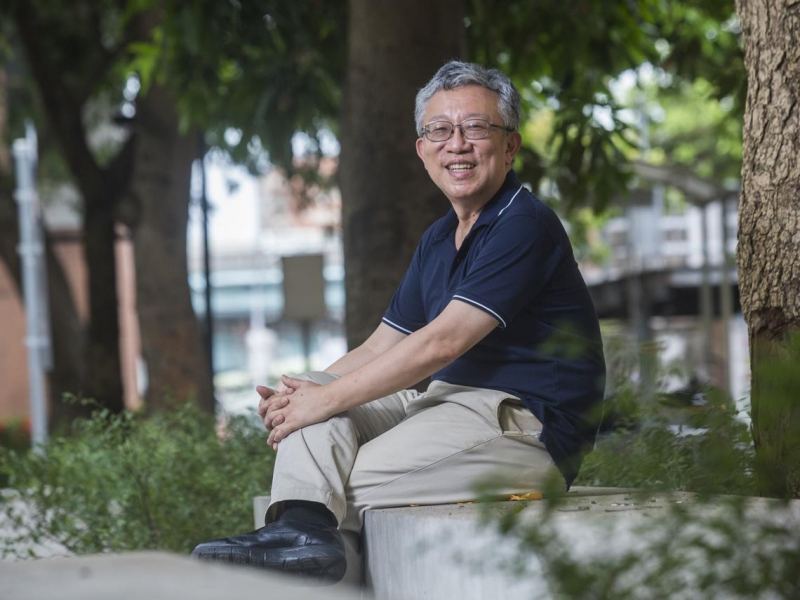 日行萬步是不夠的！施昇輝五十肩手痛到舉不起來，60歲練重訓「增肌慢老」：退休後不窮不病不無聊