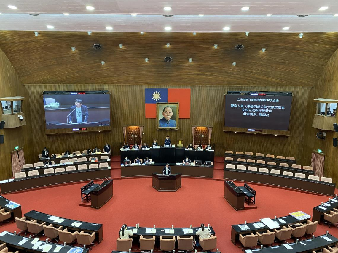 不給卓榮泰列席說明！藍白聯手否決「選罷法」覆議案，吳思瑤轟惡僕欺主、與民意對幹