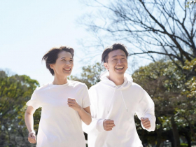 待人親切，照顧下屬的他罹肺癌，對妻說過去對不起妳，今後會好好珍惜家人！不久就在懷中離世