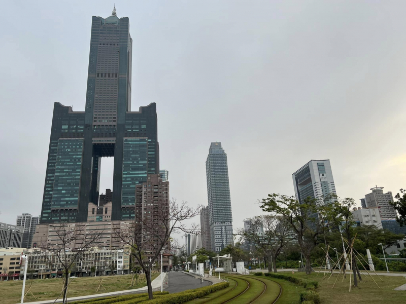 「85大樓」曾是全台最高樓！遭1事件擊垮慘淪毒梟、淫窟…還能翻身？謝金河：它在高雄崛起中改變