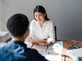 新世代員工當面挑戰主管 「強忍著聽完…」 火箭阿伯領悟：打造高效團隊關鍵法則