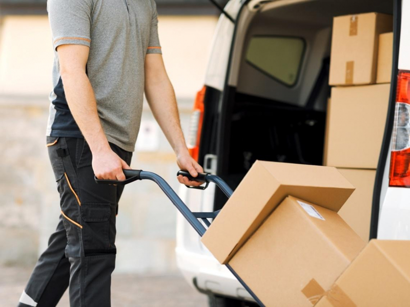 21歲窮小子從基層保全，拚到大老闆的奮鬥故事！刻2千個蘿蔔、卸貨到衣服全濕...平凡工作如何翻轉人生？