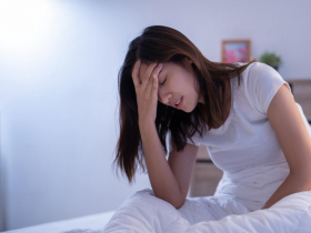 一抬頭就天旋地轉，竟是「耳石脫落」惹禍！醫揭如何判別「症狀」：5動作自救，自己也能讓耳石復位