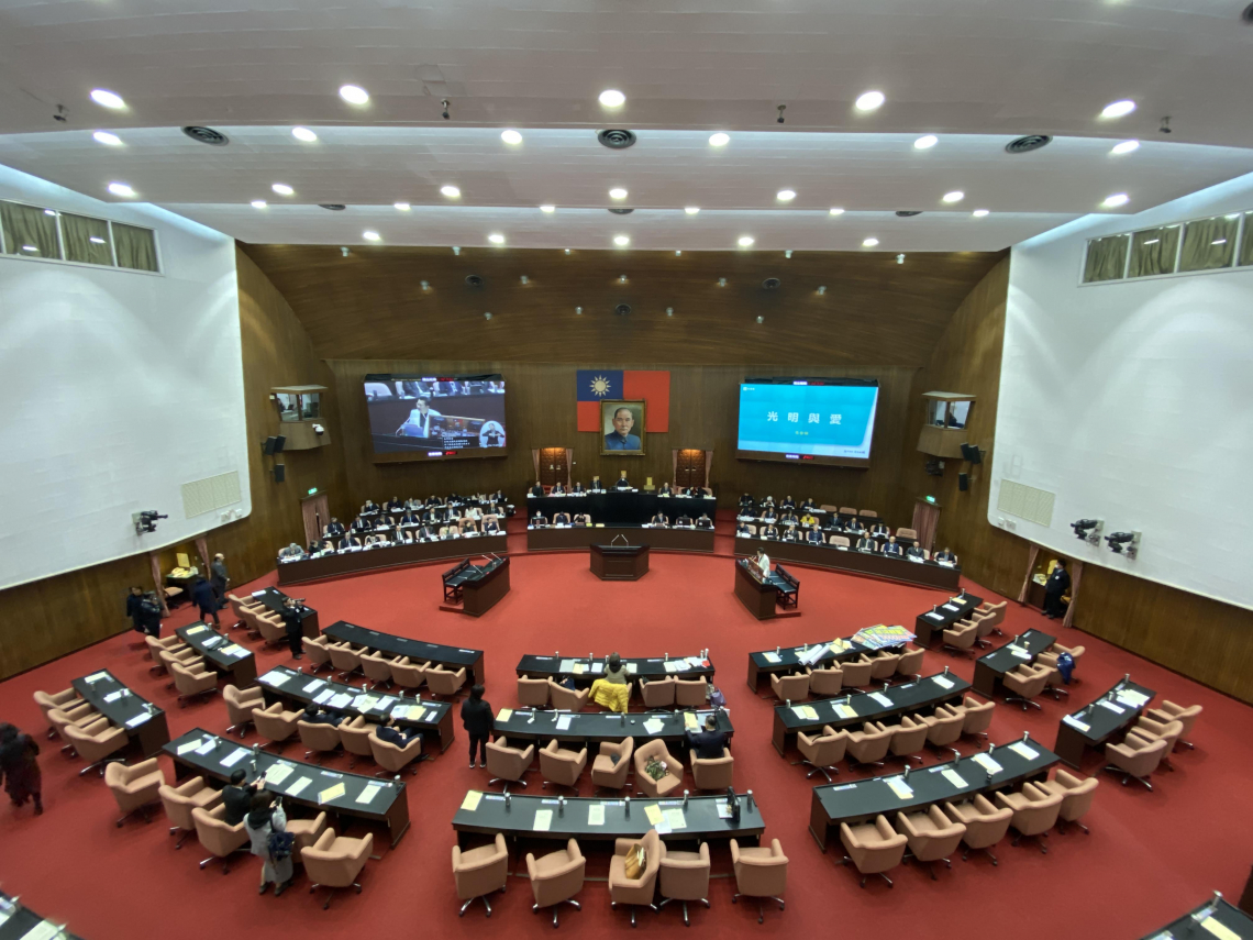 卓榮泰立院報告喊朝野和解共生，但台下幾乎沒人⋯韓國瑜急讓各黨團派人：別讓畫面空蕩蕩「難看」