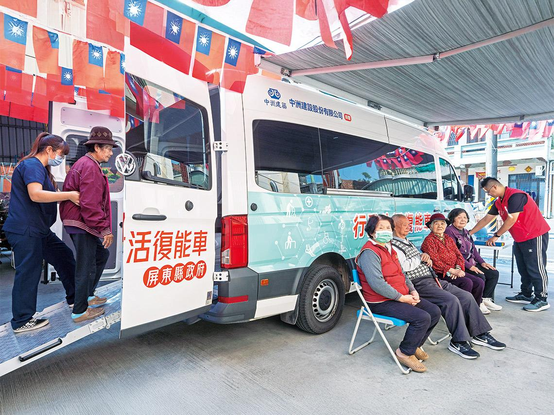 屏東縣》物理治療師開車下偏鄉 幫亞健康長輩動起來