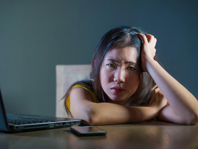 11歲女孩註冊IG不到半年，為何越滑越失控？畫圖洩心理崩潰...罹厭食症和憂鬱症住院，21歲終於掌握自己人生