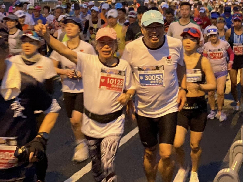 「跑過眾多馬拉松，特別喜歡蘇花馬！」謝金河挑戰21K半馬：聞著略帶魚腥味的港灣，感受在地風情