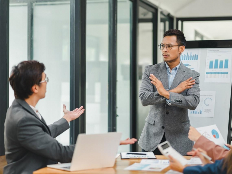 跟討厭鬼同事溝通超痛苦，要如何共事？職場前輩：提高好感度且不樹敵的訣竅...打招呼時多說「這2句話」