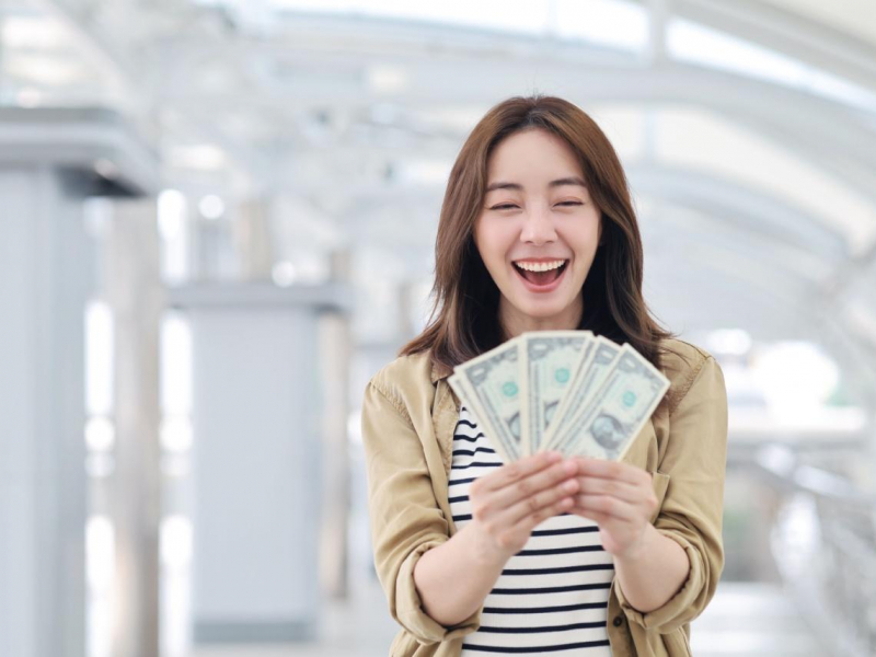 想月領10萬被動收入，0050、00679B、兆豐金...買哪1個能提早退休？實測本金曝光！窮人翻身2條件