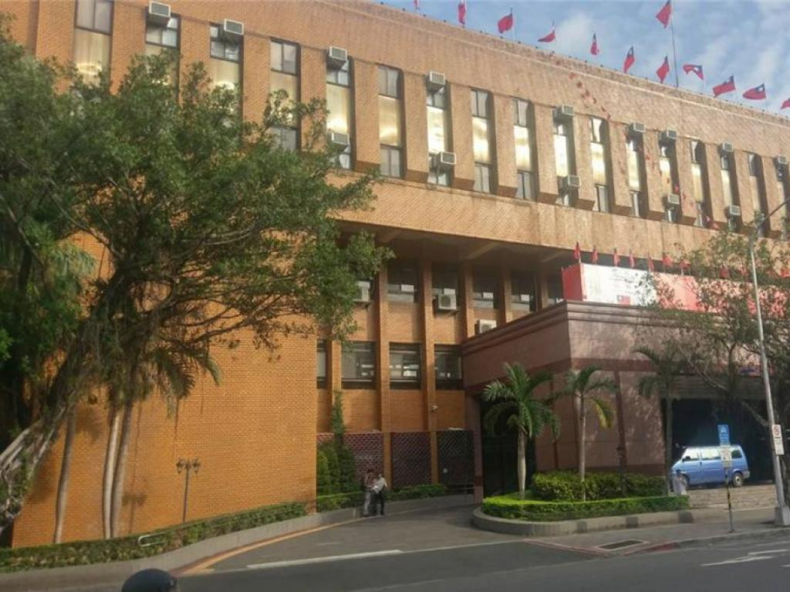 71年老牌龍頭企業爆內線交易！賣地處分利益逾10億，高層搶先買股獲利2百萬…前董座500萬交保