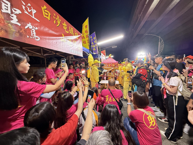 白沙屯媽祖36hr急行，到北港那天免費吃2公里！「整個鎮幫祂請客要用最好的」…和大甲媽遶境哪不同？