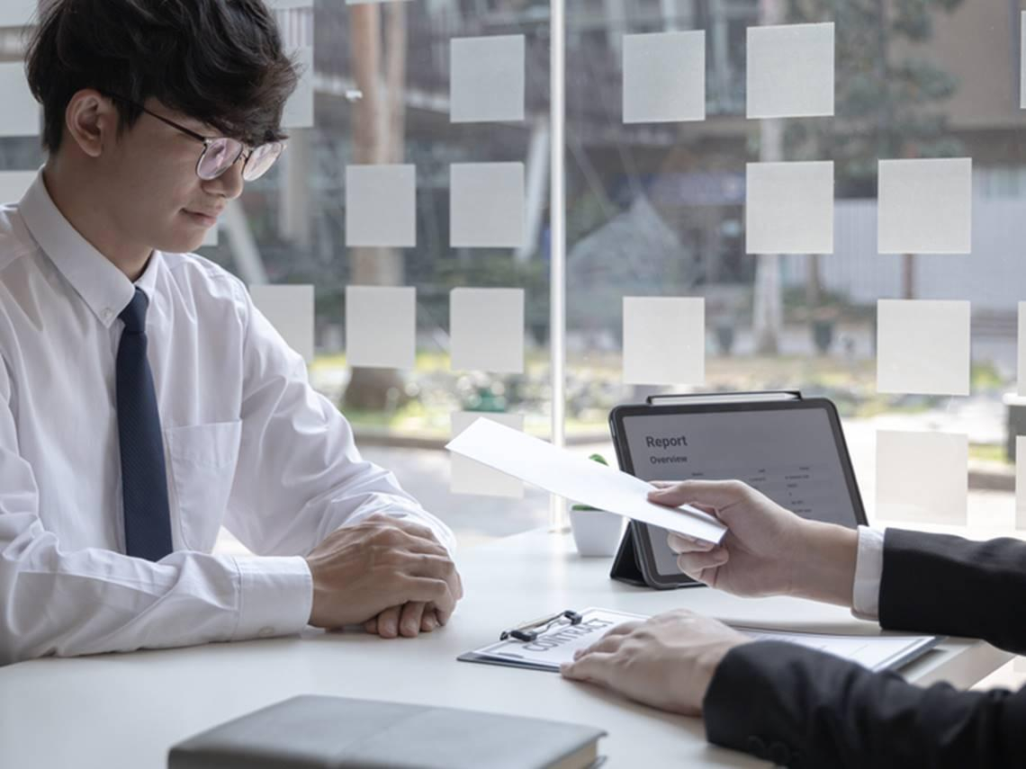 愛將被挖角，老闆該怎麼慰留？除了「錢要給到位」，如何讓員工死心塌地留下來的談判秘訣