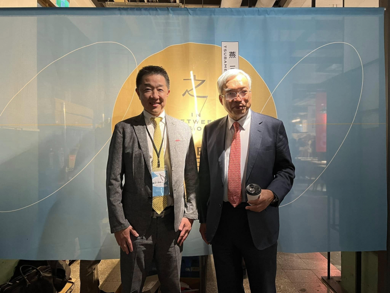 「在榻榻米上敲打出一體成型的壺！」謝金河讚日本燕三條百年工藝：逆勢守住傳統，沒被大時代淹沒