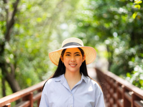 50後好發「老年性黃斑部病變」，嚴重恐失明！補充4種食物擺脫惡視力：每週至少吃2次魚