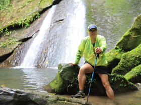 來石硿子偶遇捷兔「大砲手」！扛相機走完全程，下雨路滑卻身手敏捷…老謝：勞苦功高的英雄