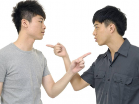 爸爸都是哥哥照顧，兄弟遺產喬不攏，為何回擊「你就是想多分一點」超NG？律師揭1關鍵，嘴笨也能輕鬆說贏