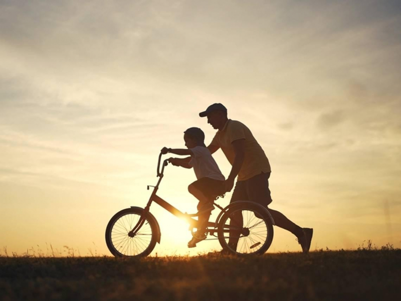 地球首富為何堅持窮養、不讓子女知道「老爸超有錢」：摧毀孩子最快方式就是給錢...洛克菲勒家族富過七代秘密