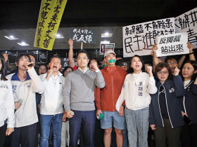 政務難推動、議事空轉  在野提出倒閣論 加速定紛止亂  解散國會改選成新解