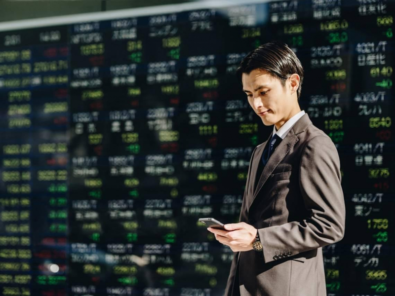 他投資2萬只賺200元也滿足，如何逆襲破億身價？18年社畜靠「絕不賠錢投資法」，從領死薪水到財務自由之路