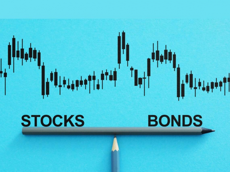 每月定期定額1萬元，滾出千萬退休金！債息不輸股息，以00905與00982B為例，股債如何配置才能提早退休？