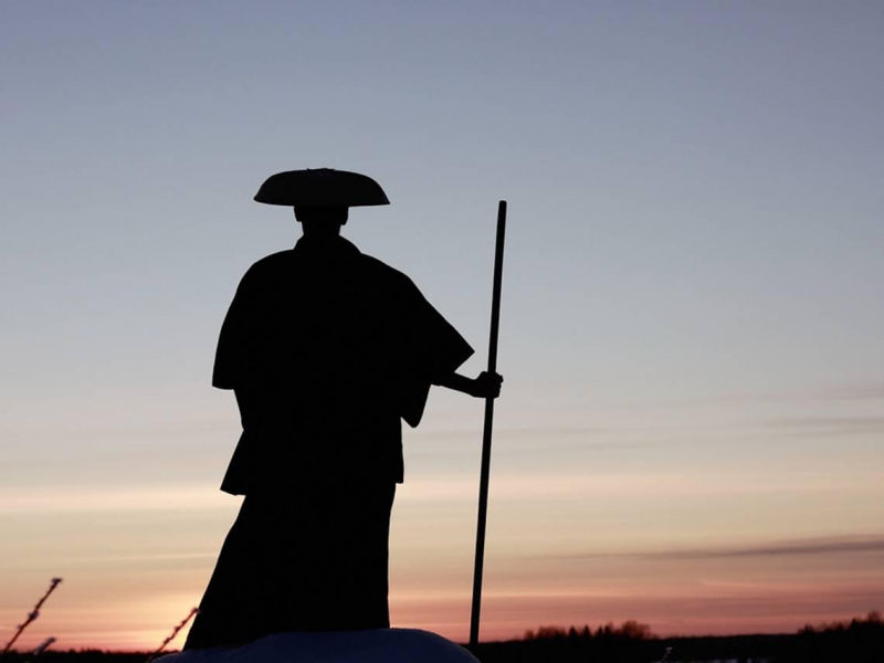 股票狂跌下市變壁紙，他吞下巨大虧損卻說「賠錢才學會做股票」！他出家當和尚，從「禪學」翻轉韭菜命運