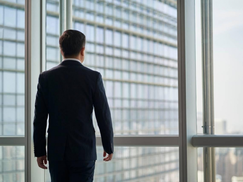 神似美國隊長的咖啡店打工仔、37歲翻身坐擁300億卻不快樂：終於財富自由了，為什麼仍停不下來？