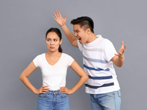 年收650萬夫妻，為1杯拿鐵大吵「浪費錢買咖啡＝把3千萬尿出來」…省小錢真能變有錢？破解金錢觀黑洞