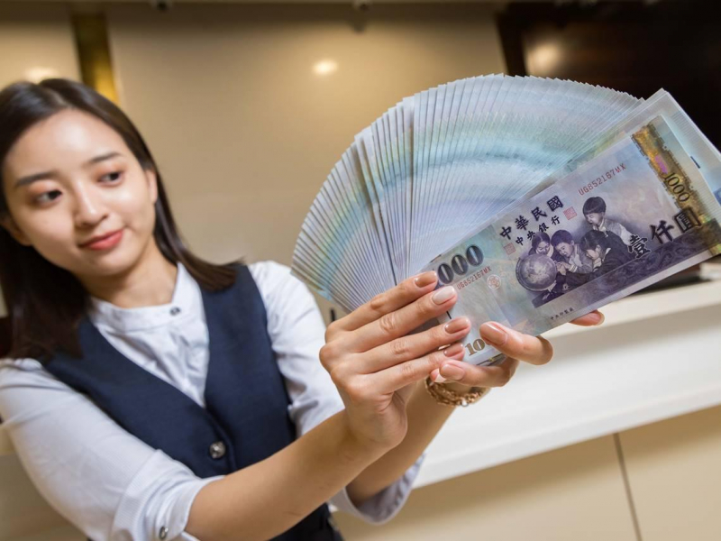 台幣史詩級飆升背後發生什麼事？誰利多、誰崩潰？華航(2610)、長榮航(2618)...一張表看23檔受惠股