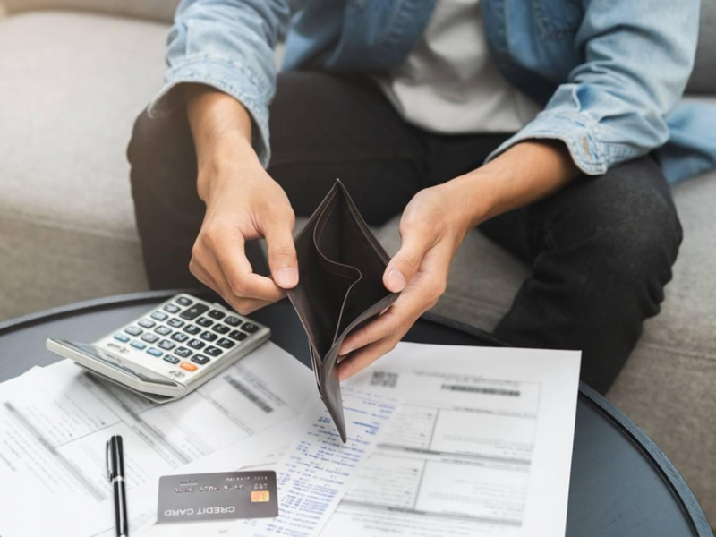 爸爸做生意賠很多錢，住別墅變公寓、豪車換成普通車，卻自稱是「人生贏家」：傷心什麼？人生最珍貴的不是錢