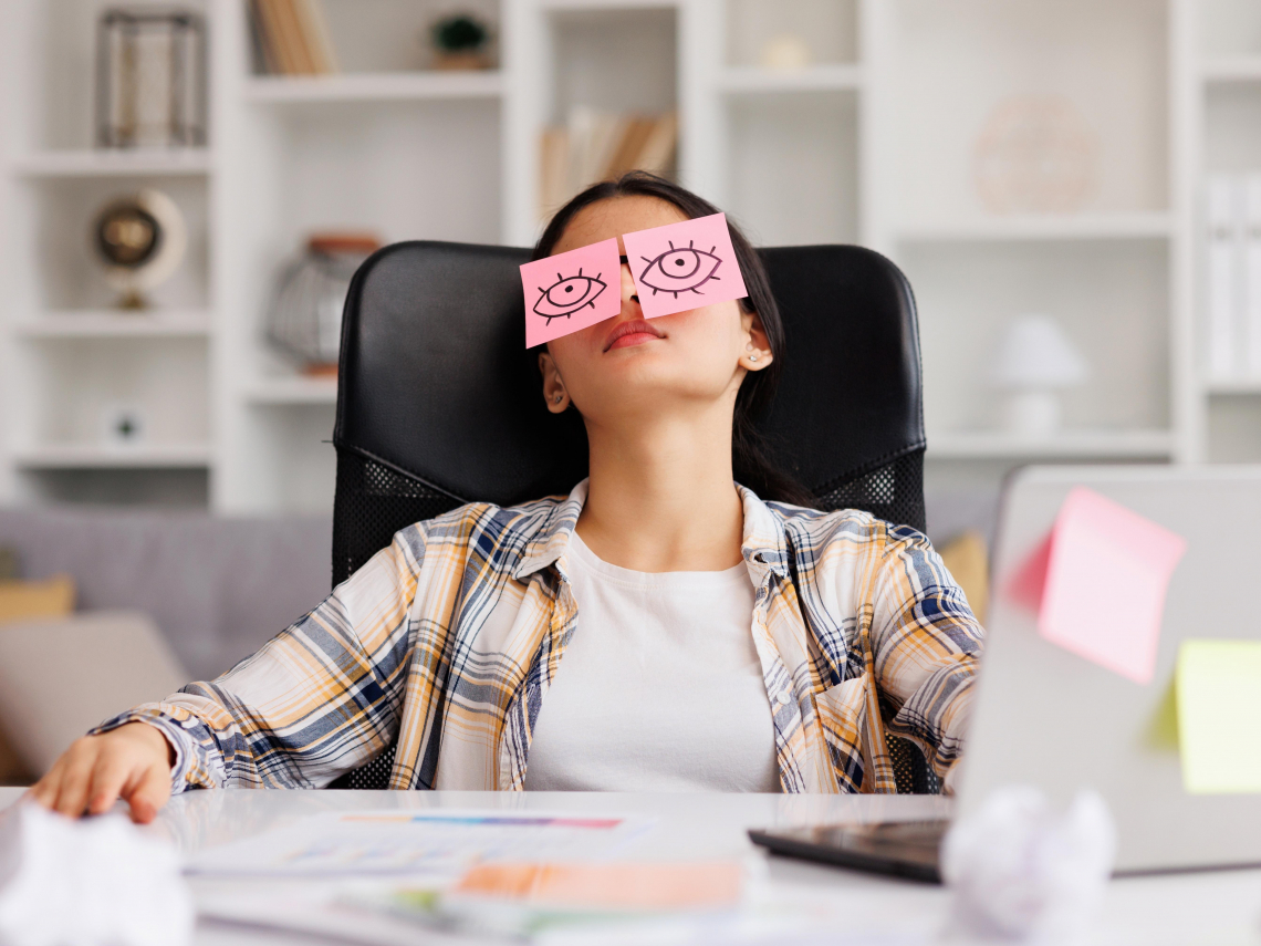 哪個世代「最不幸」？《經濟學人》點名這群人超慘：薪水調最慢、要買房卻遇金融危機…4大困境一次看