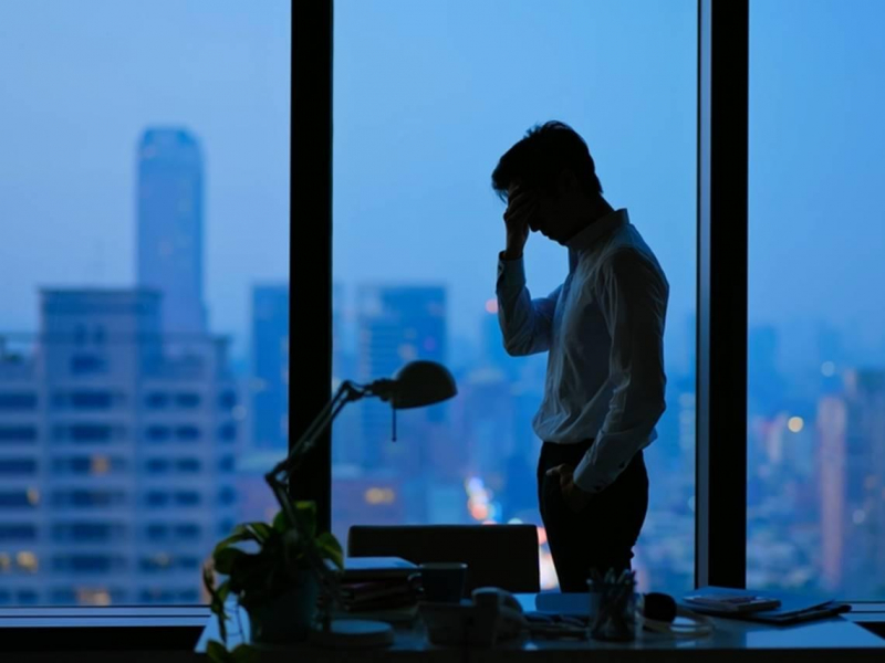 他27歲身價300億，開540萬保時捷、包私人飛機卻不快樂...道出有錢人的煩惱：致富以後，朋友只剩酸言酸語