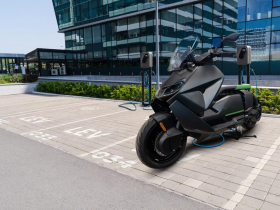 重型機車停車新制「這天起」上路！14處機車停車格可停紅黃牌重機…怎麼收費？全部路段一次看