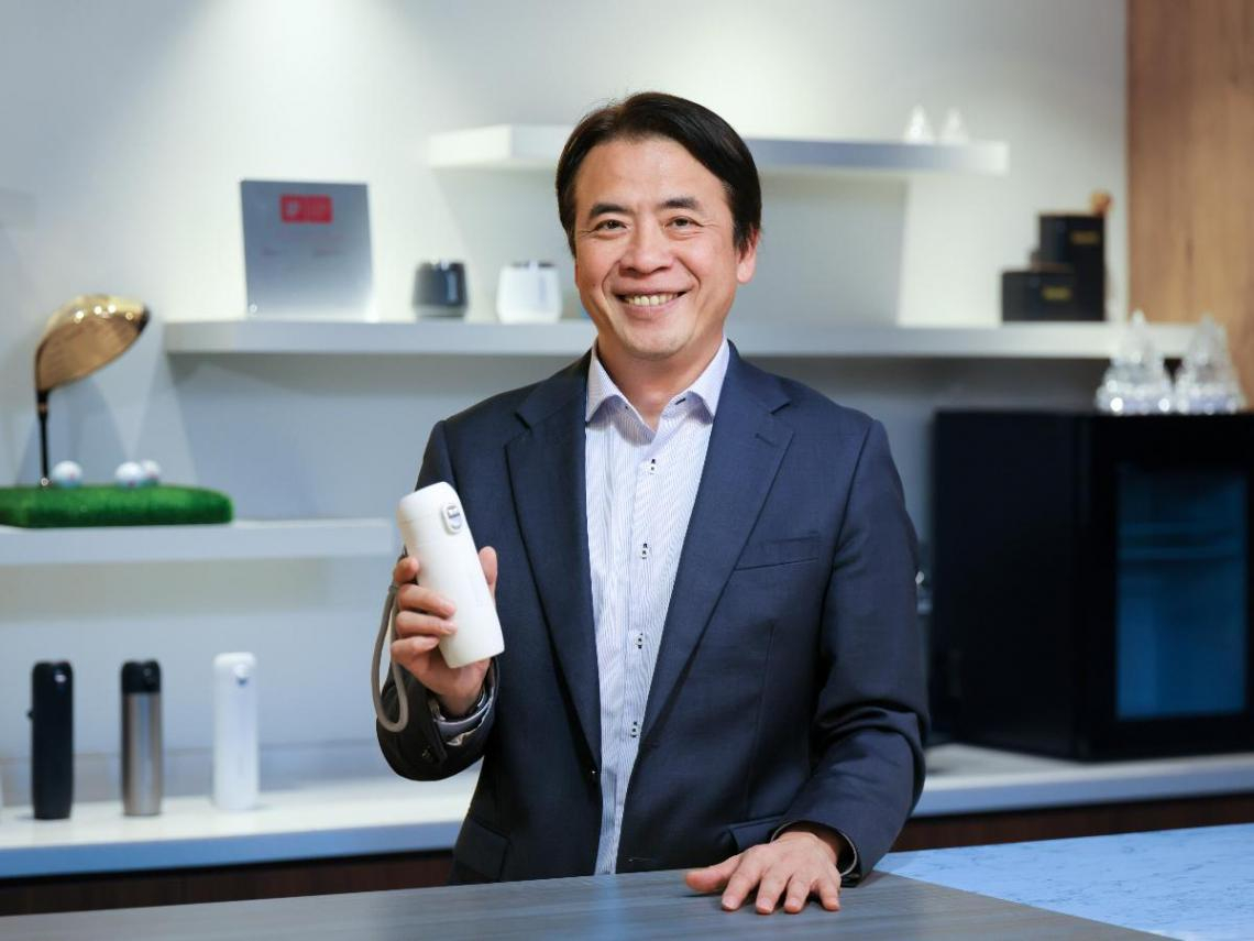 用一只拿下紅點設計大獎的純鈦保溫瓶，述說台灣代工品牌的嶄新可能性