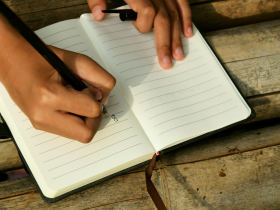 每天花1分鐘寫日記...檢視自己 他的經驗：竟能變商業行為，增加斜槓收入