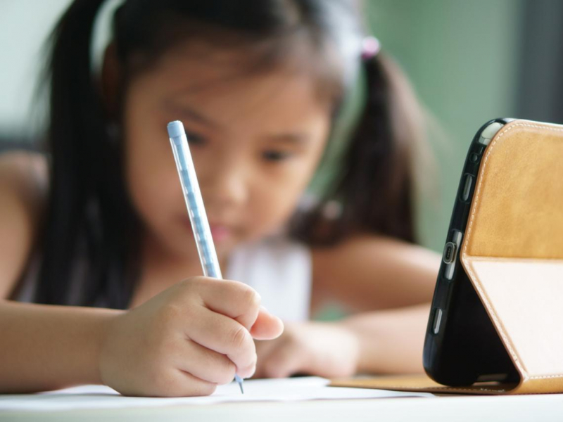 考第三名被罰跪「愧對列祖列宗」！從小「過度努力」大學吃憂鬱藥4年：全世界都認為我很棒，除了我自己