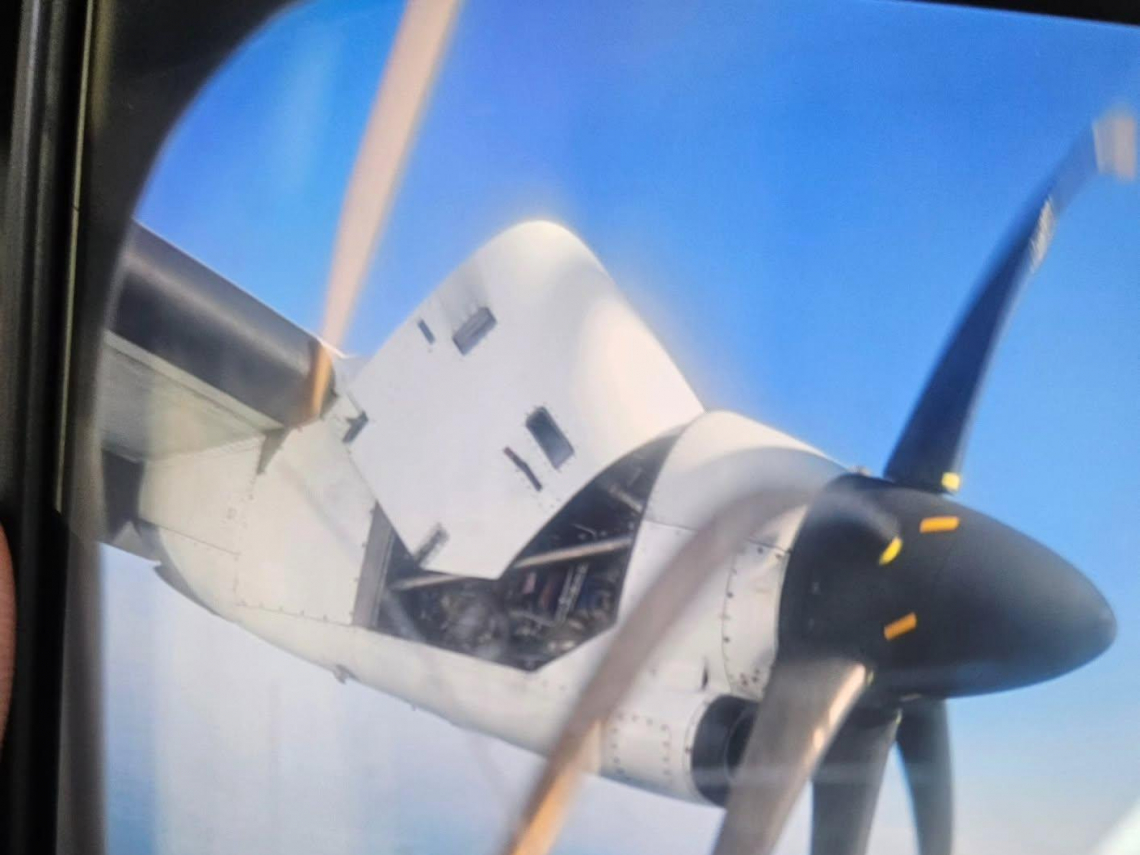 影／華信才剛起飛「發動機外罩全掀開」...機身狂搖、旅客抱神像念佛號、空服員呆掉，竟是這動作出包