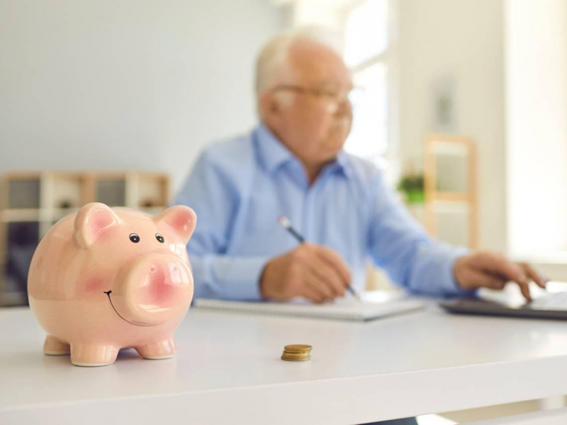 資產同樣虧30%，25歲扛得住、55歲卻是打擊「退休大危機」，專家看了40年：賺錢的人都在舒適圈，好好待著