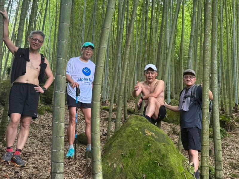 一座和王院長同名的山！謝金河登「金平山」，只花兩個半小時就到頂峰：金牌縱走只走一半，已是酣暢淋漓