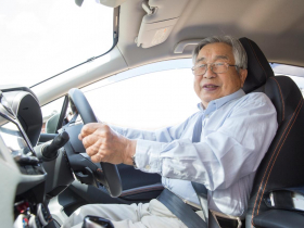 換照下修至70歲是搞錯方向！75歲存股達人開車40年、零肇事紀錄：少年吔車禍更多，高齡駕駛卻變過街老鼠