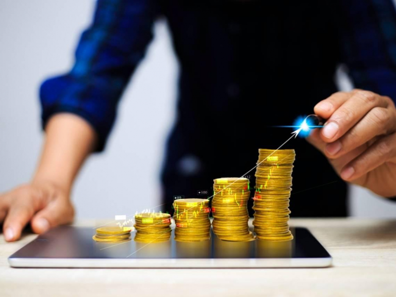 1萬本金滾出800萬！億萬富翁請兩兄弟修倉庫，1個領股票、1個拿現金...為何最後財富差距驚人？