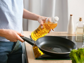 「吃錯油」加速癌細胞生長！腫瘤科醫示警：「這類油品」刺激4癌發生，挑選好油有這些