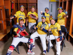 「打到殘廢為止」假日清晨6點占場、練到瘀青不喊痛…平均40歲的向日葵女棒隊，如何在世壯運逆轉摘金？