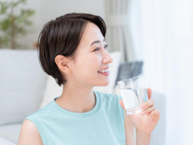 「白開水沒味道」不如改喝手搖飲？4簡單食材自製「調味電解水」，這些食物也能助消暑祛濕