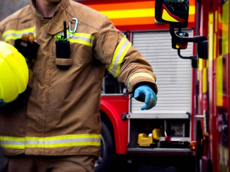 20歲消防員月薪6萬背後辛酸「我在火場險死3次」！他領悟1事自學投資，財富5年翻10倍、39歲提早退休