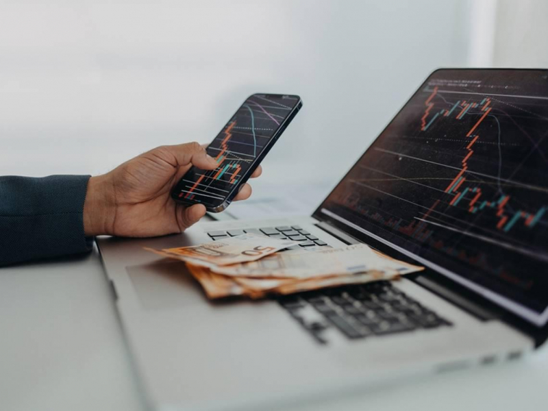 有100萬元本金該怎麼投資？消防員出身的他39歲提早退休，曝致富要訣：別再迷信「股票死抱不賣」一定賺