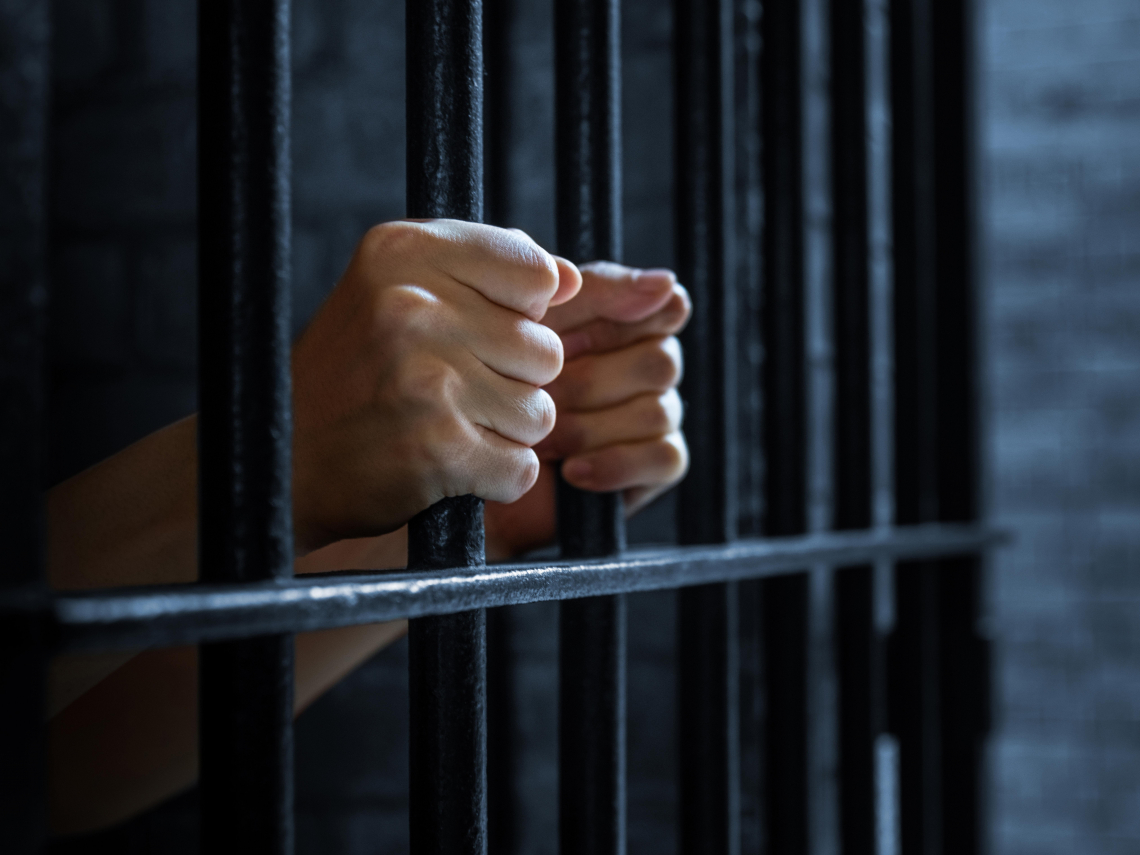 寫小說寫到警察找上門！中國50多名作家遭「跨省抓捕」，律師組團隊援助…盤點爭議在哪裡？