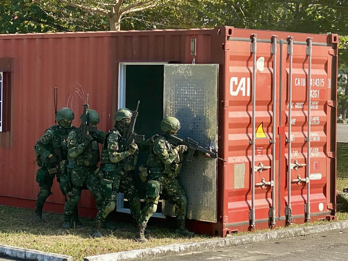軍人加薪三讀！志願役明年每月最高加給3萬、義務役不得低於基本工資...卓榮泰喊違法：將提憲法救濟