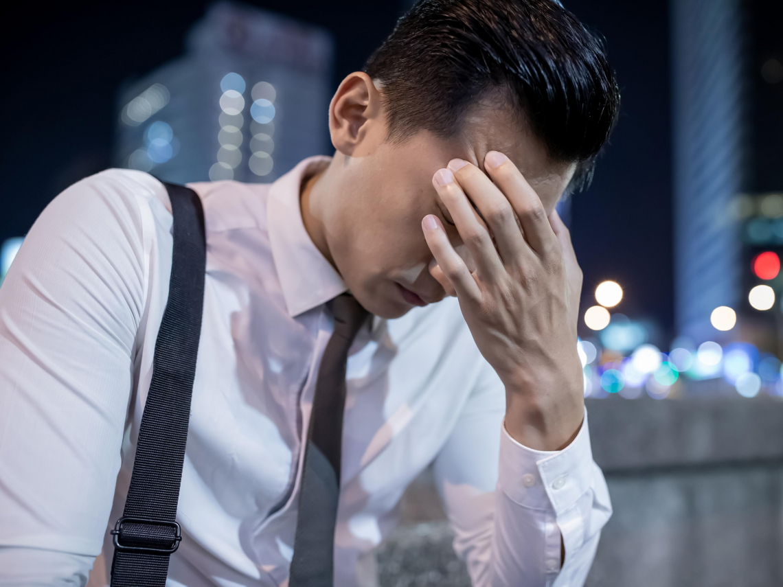 想加薪？別想了！只剩43%企業考慮幫加薪，擴編計畫正縮手…這類產業衝擊最大，餐飲旅宿積極找人