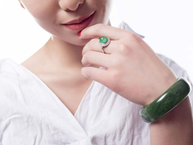 她繼承580億遺產，一生結婚7次，嫁過王子、明星，66歲孤獨離世戶頭僅剩幾萬塊：挑錯伴侶比金融海嘯更傷荷包